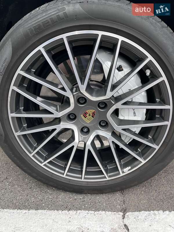 Внедорожник / Кроссовер Porsche Cayenne 2018 в Киеве