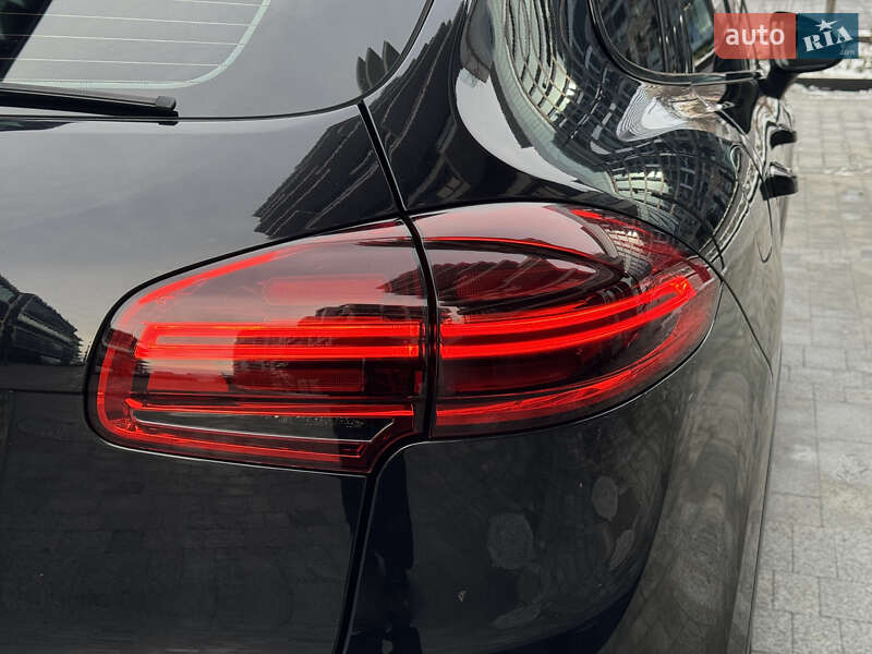 Внедорожник / Кроссовер Porsche Cayenne 2015 в Киеве