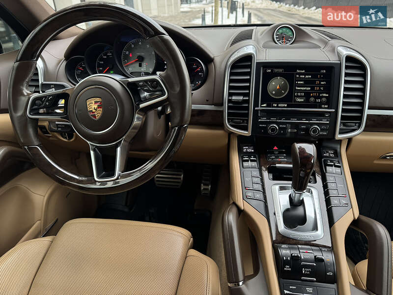 Внедорожник / Кроссовер Porsche Cayenne 2015 в Киеве