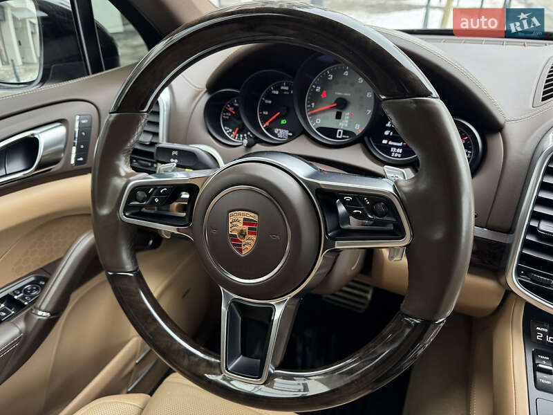 Внедорожник / Кроссовер Porsche Cayenne 2015 в Киеве