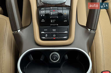 Внедорожник / Кроссовер Porsche Cayenne 2015 в Киеве