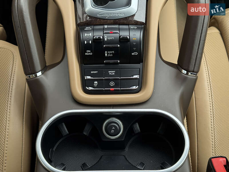 Внедорожник / Кроссовер Porsche Cayenne 2015 в Киеве