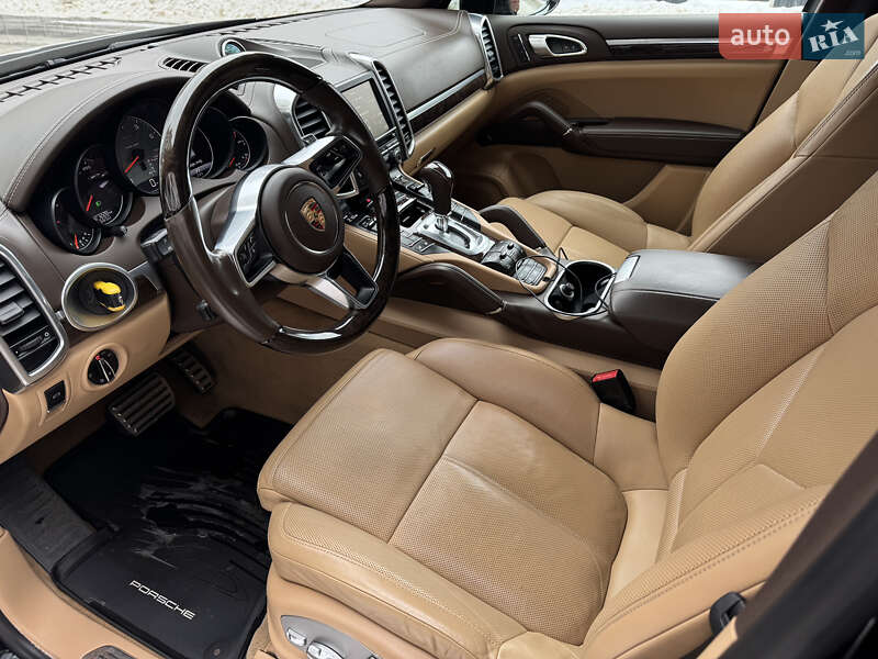 Внедорожник / Кроссовер Porsche Cayenne 2015 в Киеве