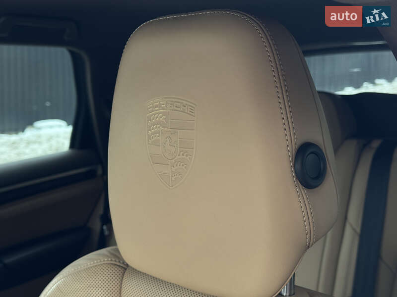 Внедорожник / Кроссовер Porsche Cayenne 2015 в Киеве