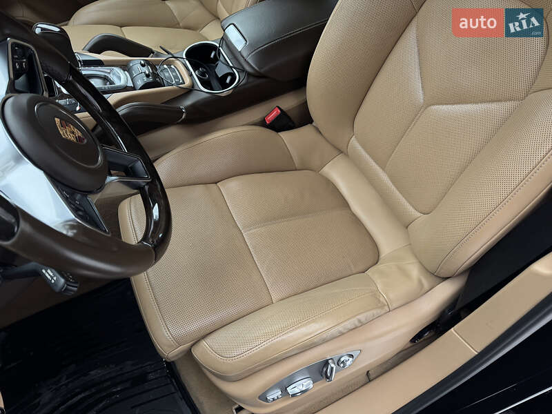 Внедорожник / Кроссовер Porsche Cayenne 2015 в Киеве
