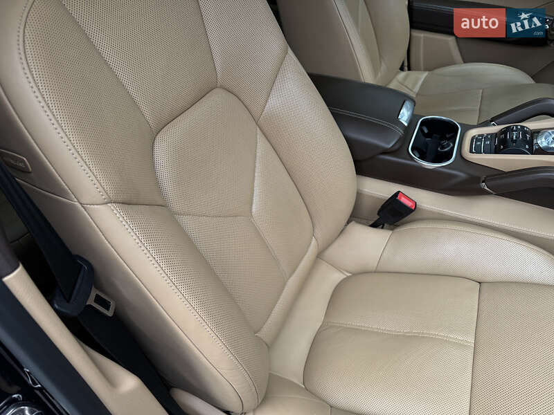 Внедорожник / Кроссовер Porsche Cayenne 2015 в Киеве