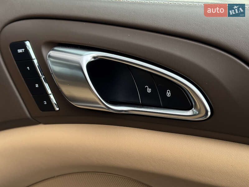 Внедорожник / Кроссовер Porsche Cayenne 2015 в Киеве