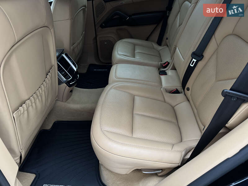 Внедорожник / Кроссовер Porsche Cayenne 2015 в Киеве