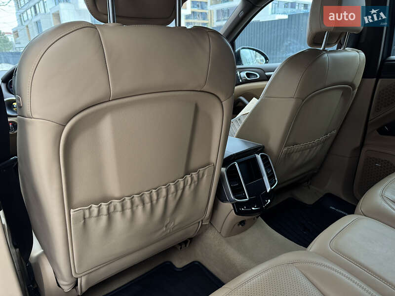 Внедорожник / Кроссовер Porsche Cayenne 2015 в Киеве