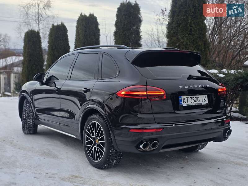 Внедорожник / Кроссовер Porsche Cayenne 2015 в Косове