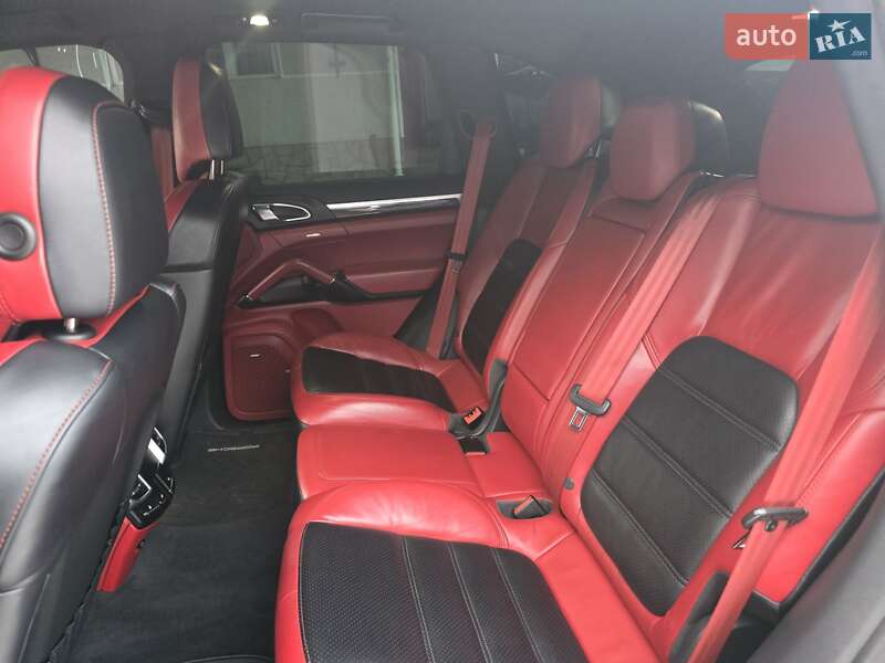 Внедорожник / Кроссовер Porsche Cayenne 2015 в Косове