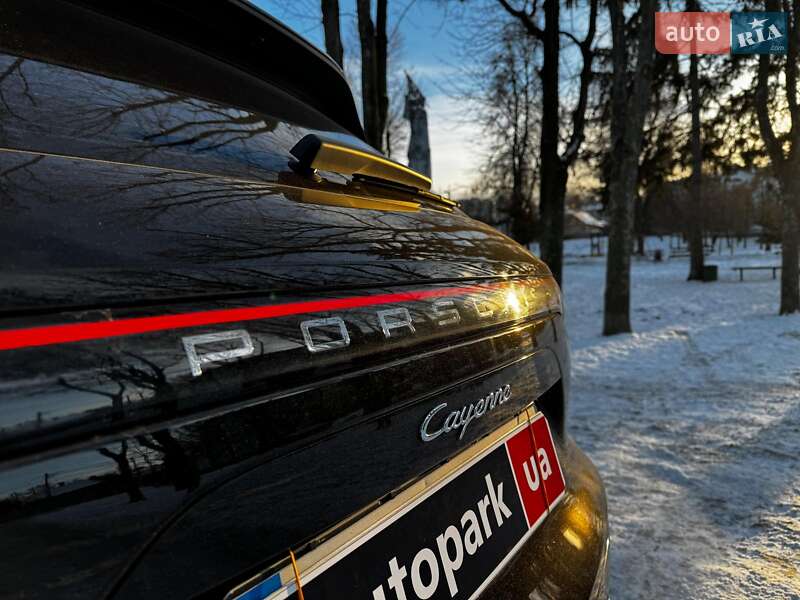 Внедорожник / Кроссовер Porsche Cayenne 2020 в Киеве