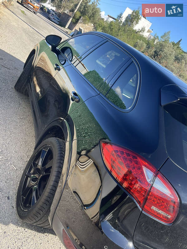 Позашляховик / Кросовер Porsche Cayenne 2012 в Ужгороді