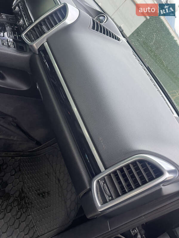 Позашляховик / Кросовер Porsche Cayenne 2012 в Ужгороді