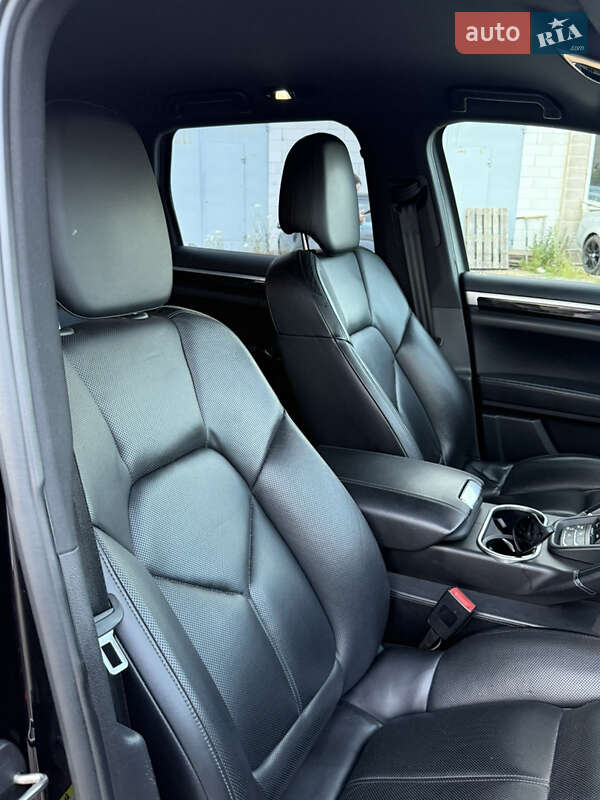 Внедорожник / Кроссовер Porsche Cayenne 2011 в Ровно