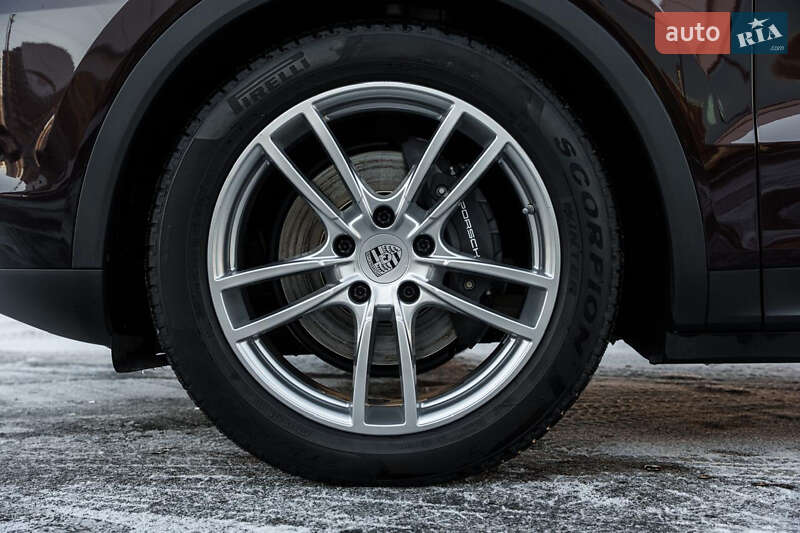 Внедорожник / Кроссовер Porsche Cayenne 2019 в Киеве