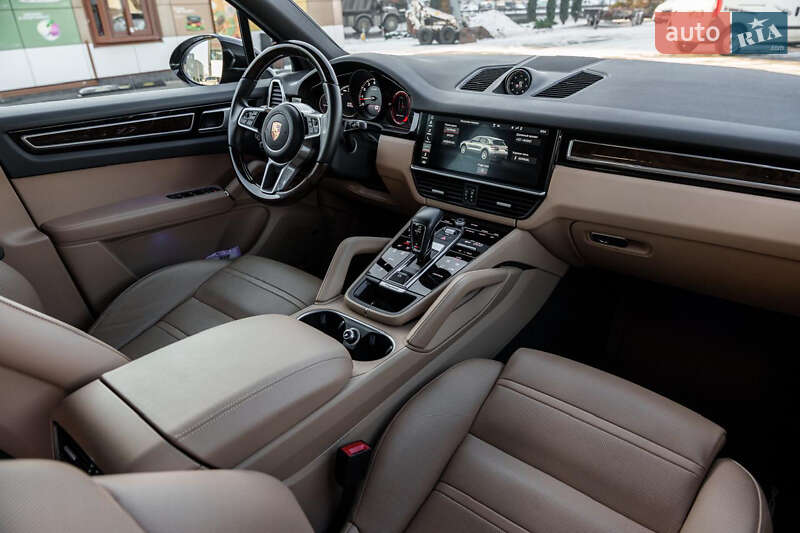 Внедорожник / Кроссовер Porsche Cayenne 2019 в Киеве