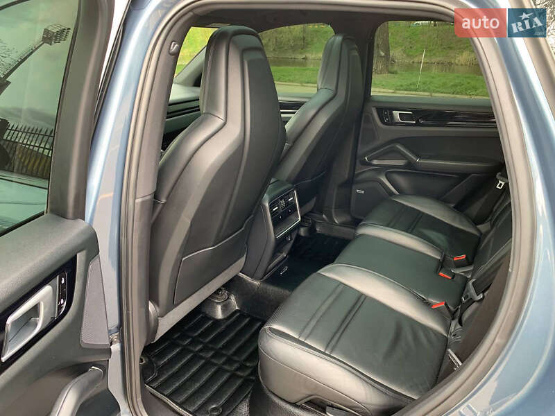 Внедорожник / Кроссовер Porsche Cayenne 2019 в Киеве