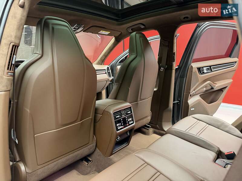 Внедорожник / Кроссовер Porsche Cayenne 2022 в Киеве