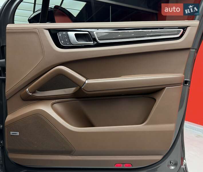 Внедорожник / Кроссовер Porsche Cayenne 2022 в Киеве