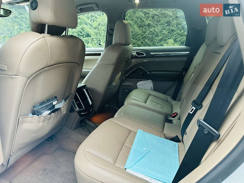 Внедорожник / Кроссовер Porsche Cayenne 2013 в Одессе