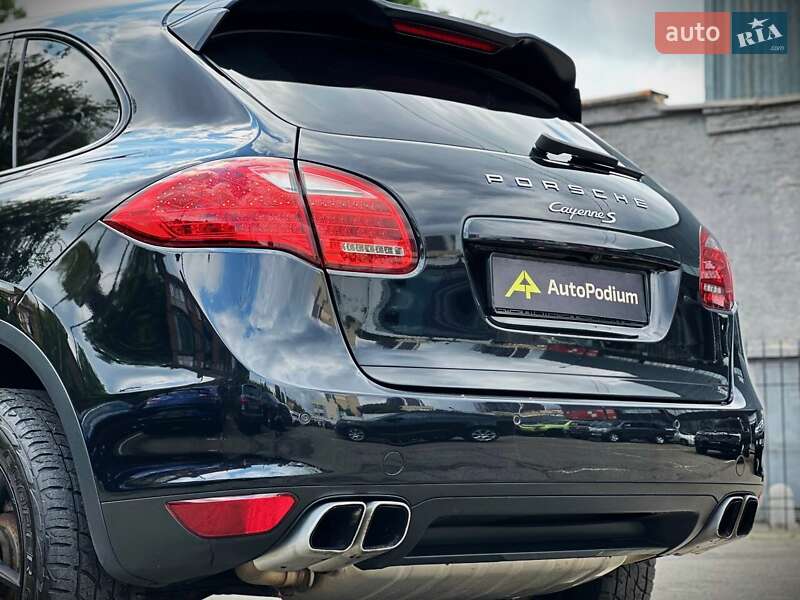 Внедорожник / Кроссовер Porsche Cayenne 2013 в Киеве