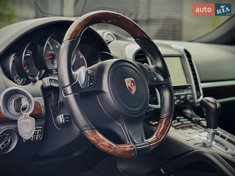 Внедорожник / Кроссовер Porsche Cayenne 2013 в Киеве