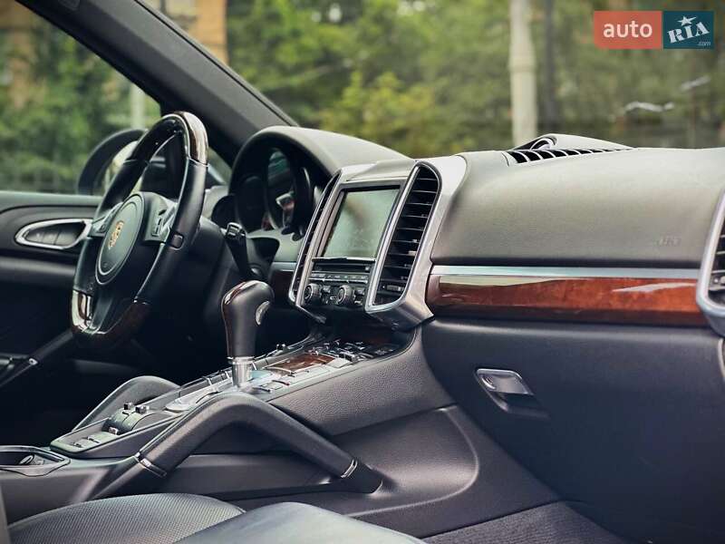 Внедорожник / Кроссовер Porsche Cayenne 2013 в Киеве
