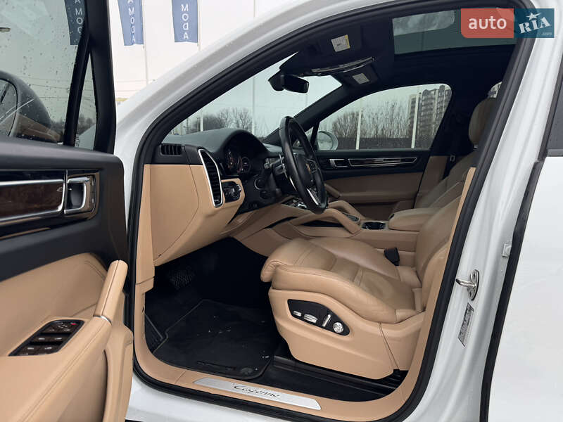 Внедорожник / Кроссовер Porsche Cayenne 2018 в Киеве