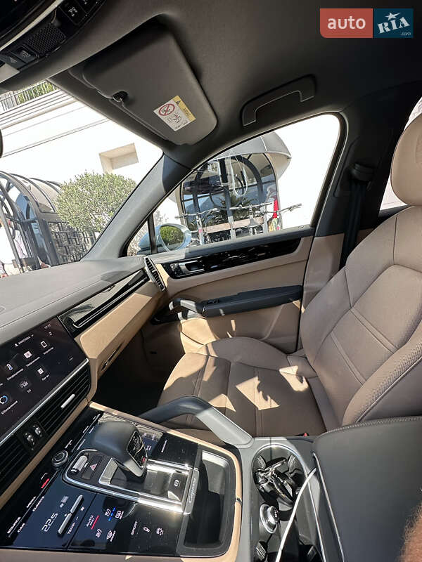 Внедорожник / Кроссовер Porsche Cayenne 2021 в Киеве