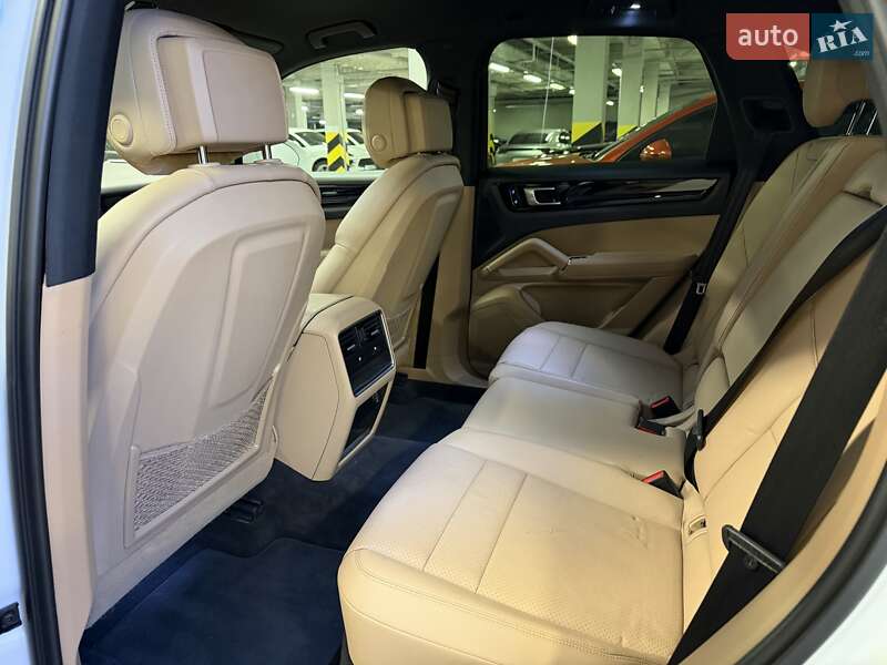 Внедорожник / Кроссовер Porsche Cayenne 2019 в Киеве