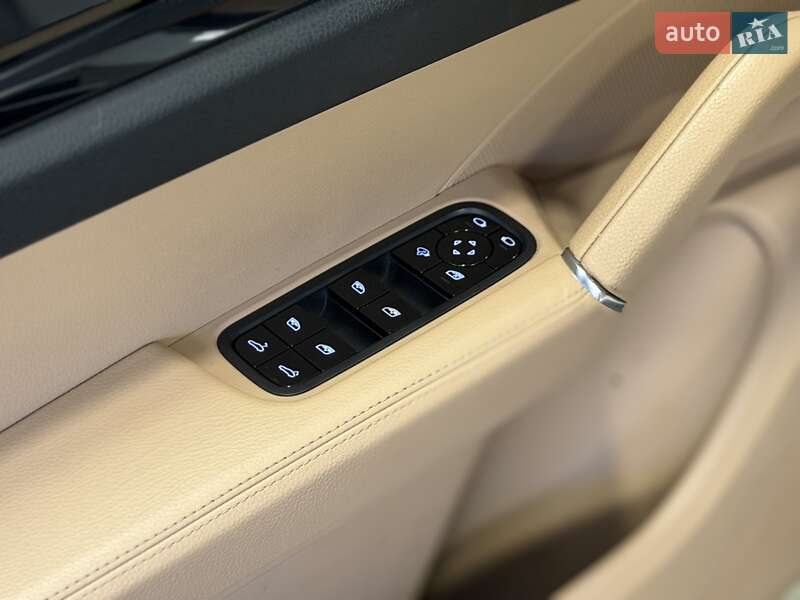 Внедорожник / Кроссовер Porsche Cayenne 2019 в Киеве