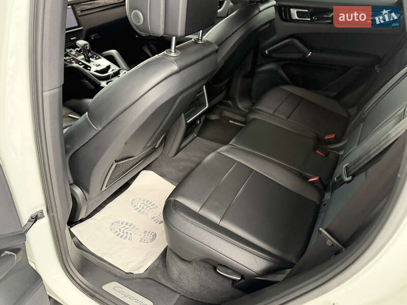 Внедорожник / Кроссовер Porsche Cayenne 2018 в Киеве