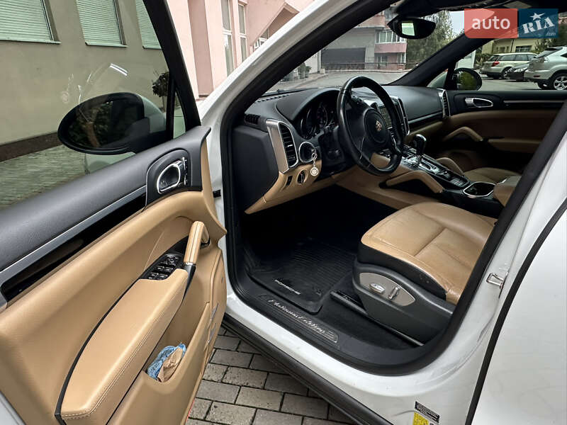 Внедорожник / Кроссовер Porsche Cayenne 2014 в Днепре
