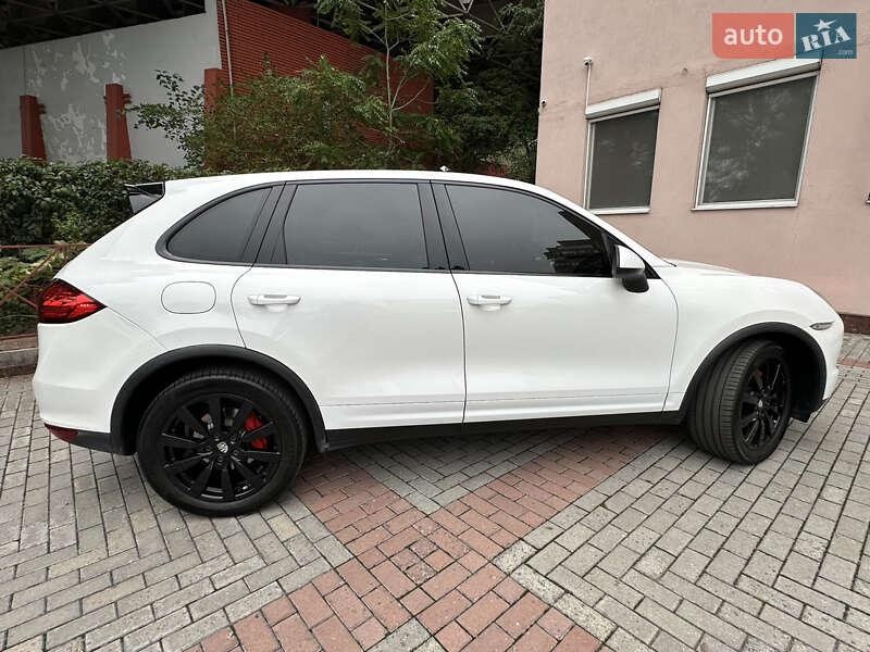 Внедорожник / Кроссовер Porsche Cayenne 2014 в Днепре