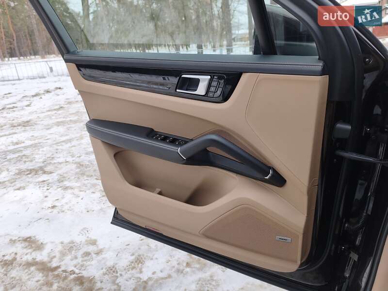 Внедорожник / Кроссовер Porsche Cayenne 2019 в Киеве фото 11 Внедорожник / Кроссовер Porsche Cayenne 2019 в Киеве