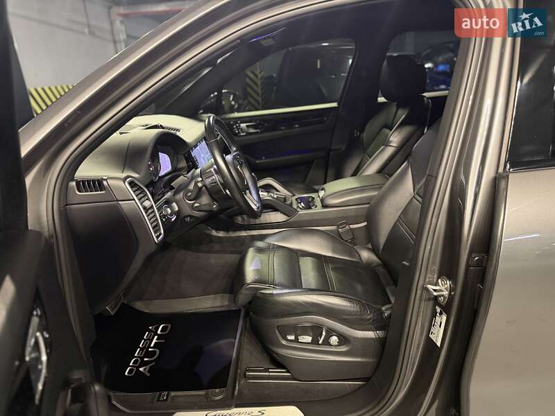 Внедорожник / Кроссовер Porsche Cayenne 2018 в Одессе