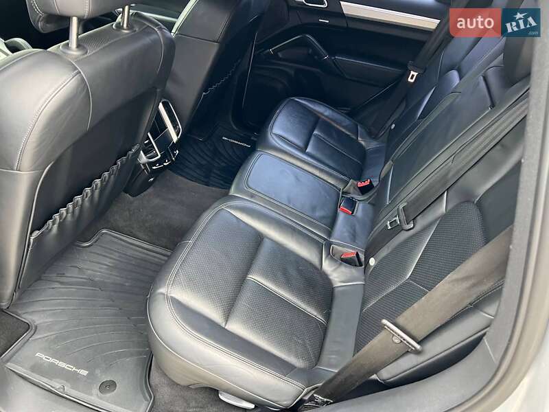 Внедорожник / Кроссовер Porsche Cayenne 2010 в Днепре