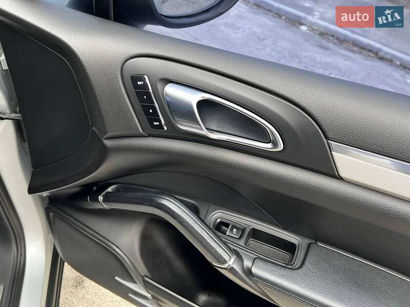 Внедорожник / Кроссовер Porsche Cayenne 2010 в Днепре