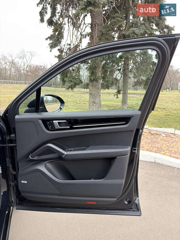 Внедорожник / Кроссовер Porsche Cayenne 2019 в Одессе