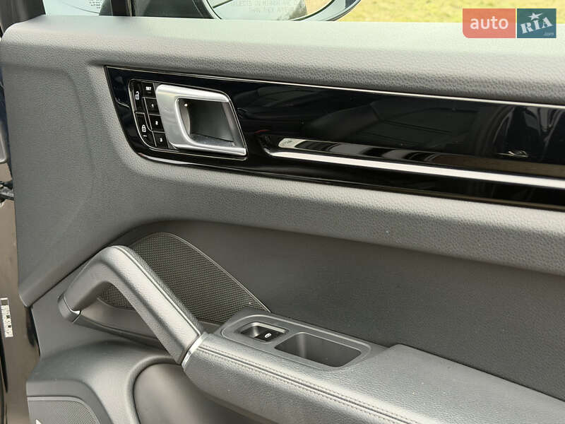 Внедорожник / Кроссовер Porsche Cayenne 2019 в Одессе