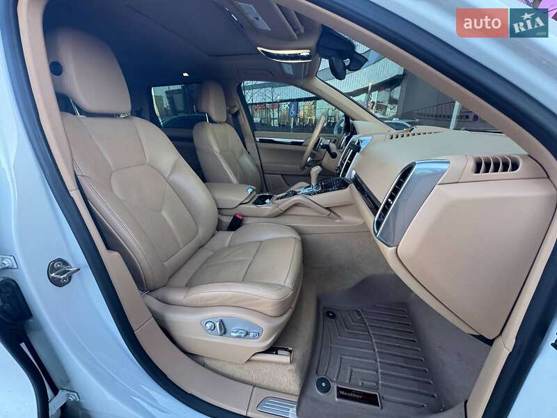 Внедорожник / Кроссовер Porsche Cayenne 2015 в Киеве фото 13 Внедорожник / Кроссовер Porsche Cayenne 2015 в Киеве