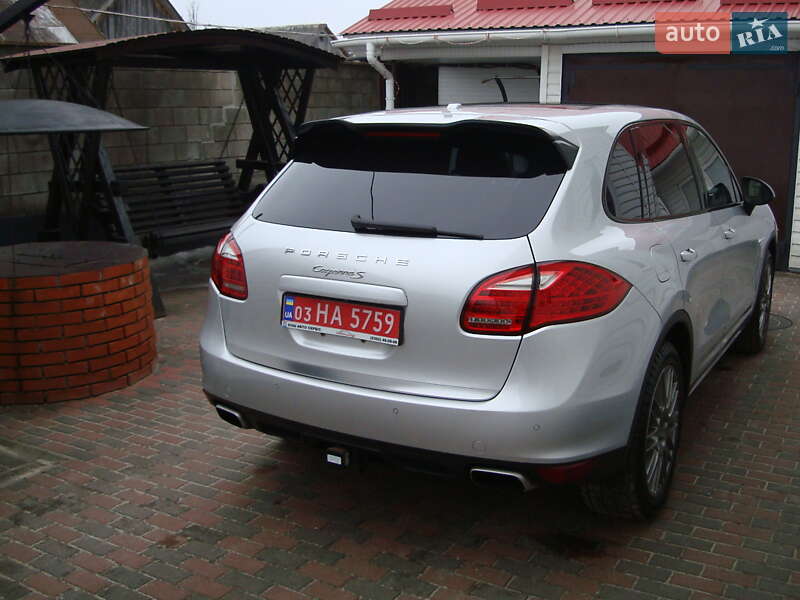 Внедорожник / Кроссовер Porsche Cayenne 2014 в Ровно