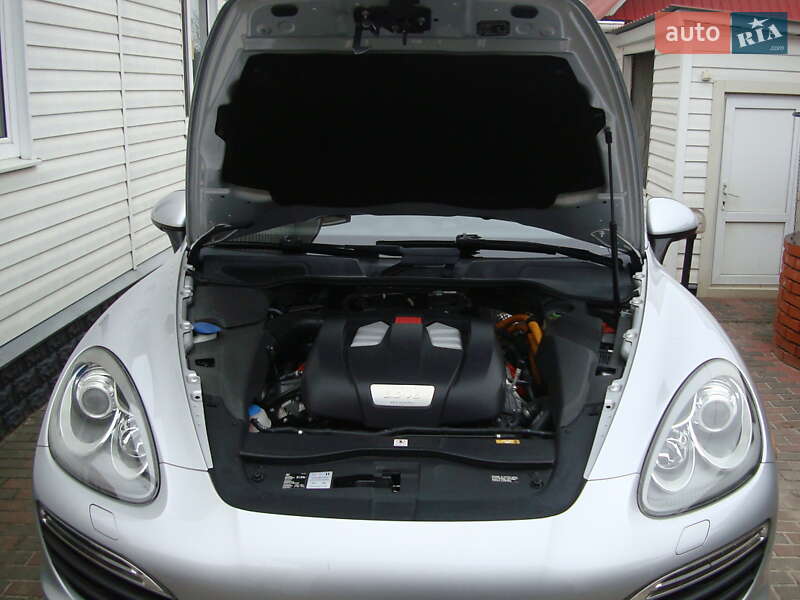 Внедорожник / Кроссовер Porsche Cayenne 2014 в Ровно