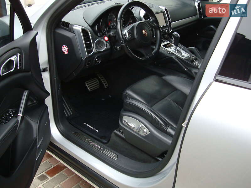 Внедорожник / Кроссовер Porsche Cayenne 2014 в Ровно