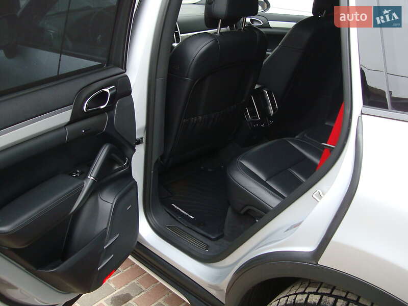 Внедорожник / Кроссовер Porsche Cayenne 2014 в Ровно
