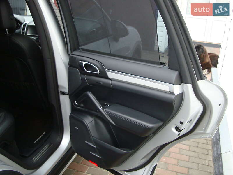 Внедорожник / Кроссовер Porsche Cayenne 2014 в Ровно