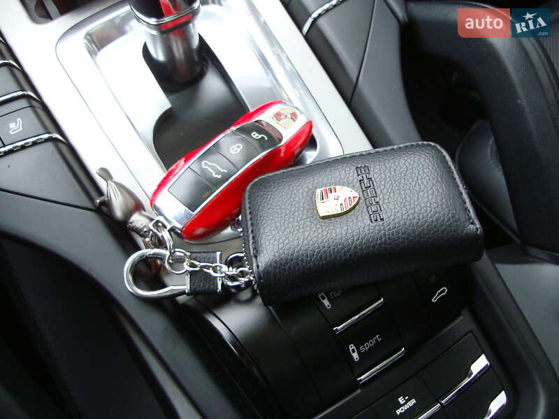 Внедорожник / Кроссовер Porsche Cayenne 2014 в Ровно