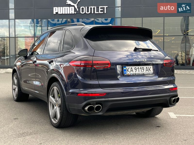 Внедорожник / Кроссовер Porsche Cayenne 2016 в Киеве