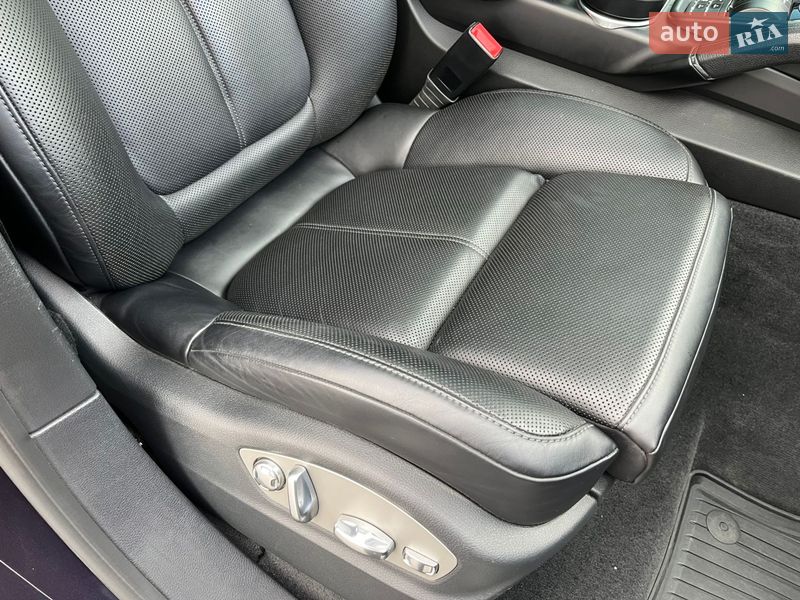 Внедорожник / Кроссовер Porsche Cayenne 2016 в Киеве